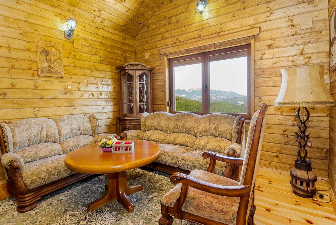 Luxury Two-Bedroom Cottage with Balcony